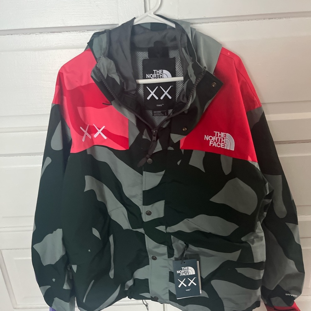 Kaws x The North Face jacket - Picture 3 of 5
